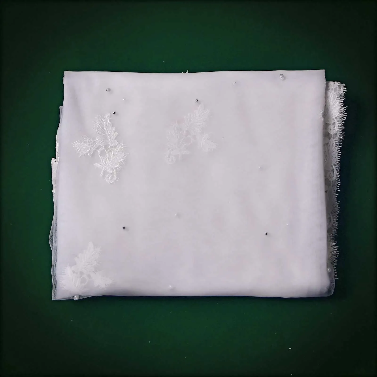 Haarschmuck MZA10 Perlenschleier Lang Kathedrale Brautschleier Rundum Spitzenapplikation Rand 1-stufig Weich Hochzeitskleid_voghion.com