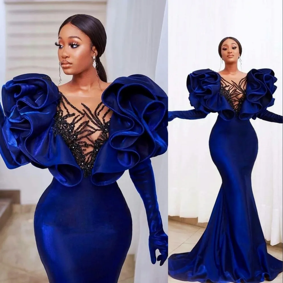 2021 Modest Velvet Royal Blue Sirène Robes de bal plus taille Rouffles Crystal Perles Cap