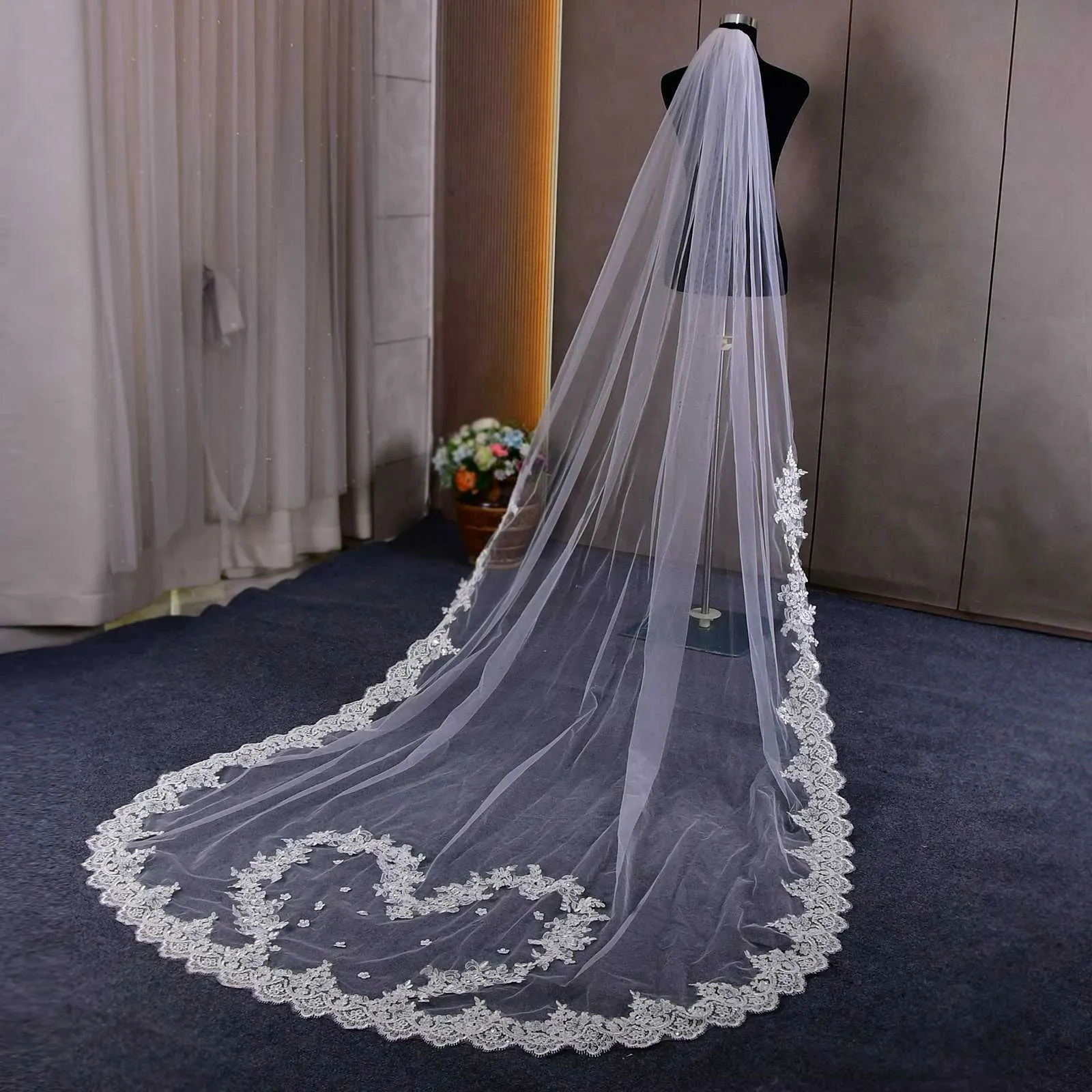 Hair Jewelry V163 Love Shape Veil Long Bridal Veils Cathedral 1 Tier Lace Appliques Edge Mantilla Wide Wedding_voghion.com