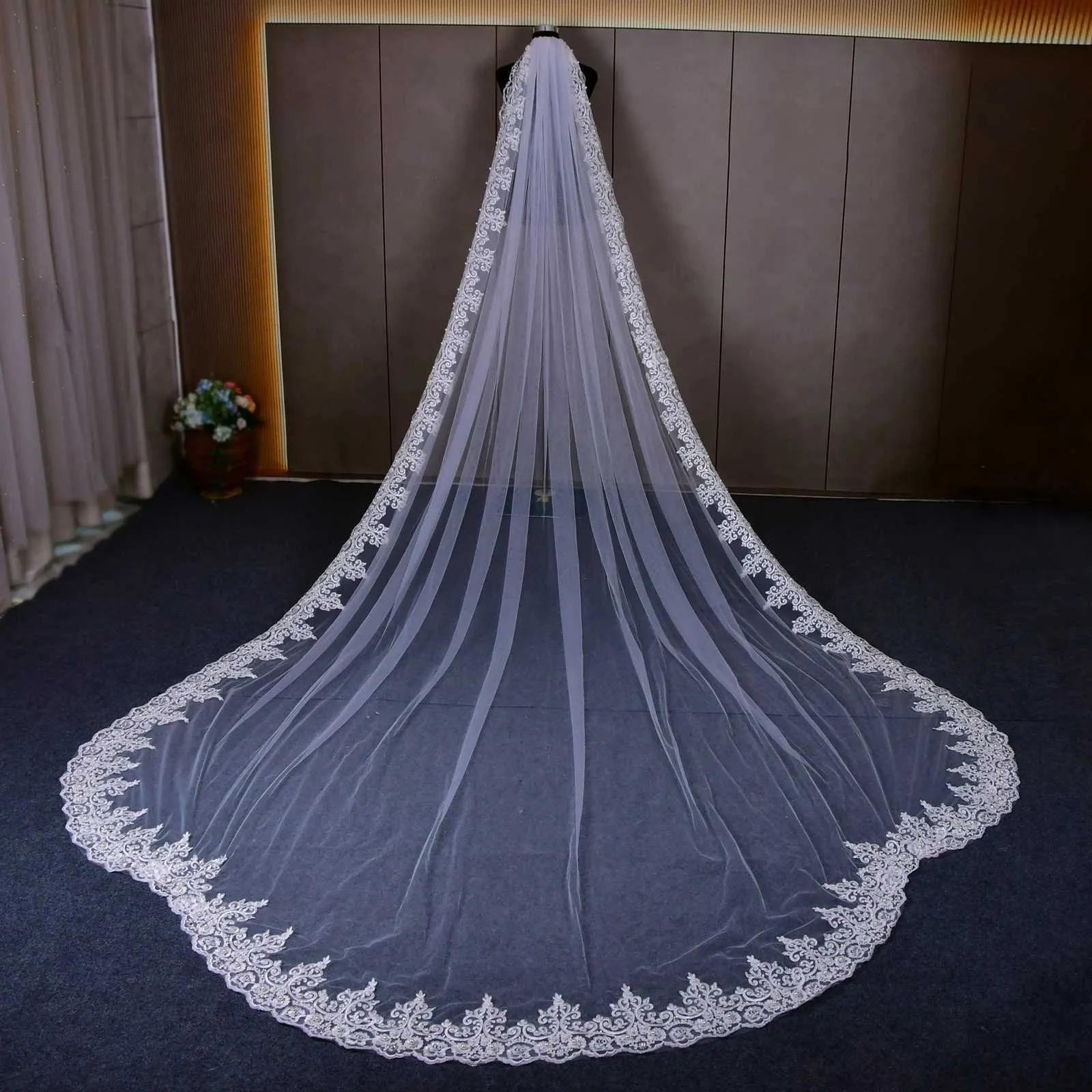 Hair Jewelry V153 Bridal Veils Long Cathedral Veil 1 Tier 3M Lace Appliques Scalloped Edge Mantilla Tulle Wedding_voghion.com