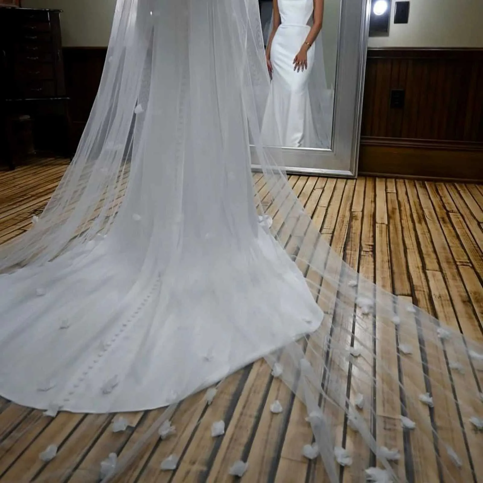 Long Cathedral Bridal Veil With 3d Flowers And Comb For Wedding_voghion.com
