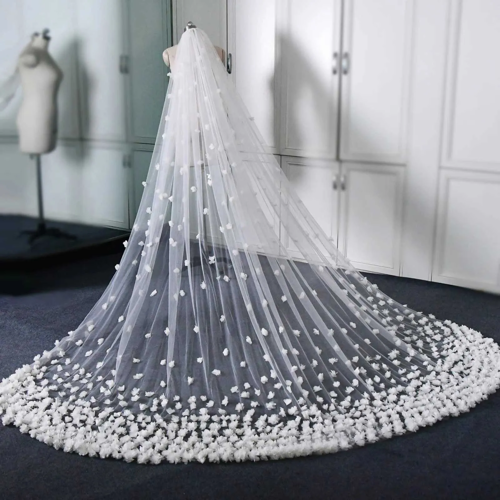 Long Cathedral Bridal Veil With 3d Flowers And Comb For Wedding_voghion.com
