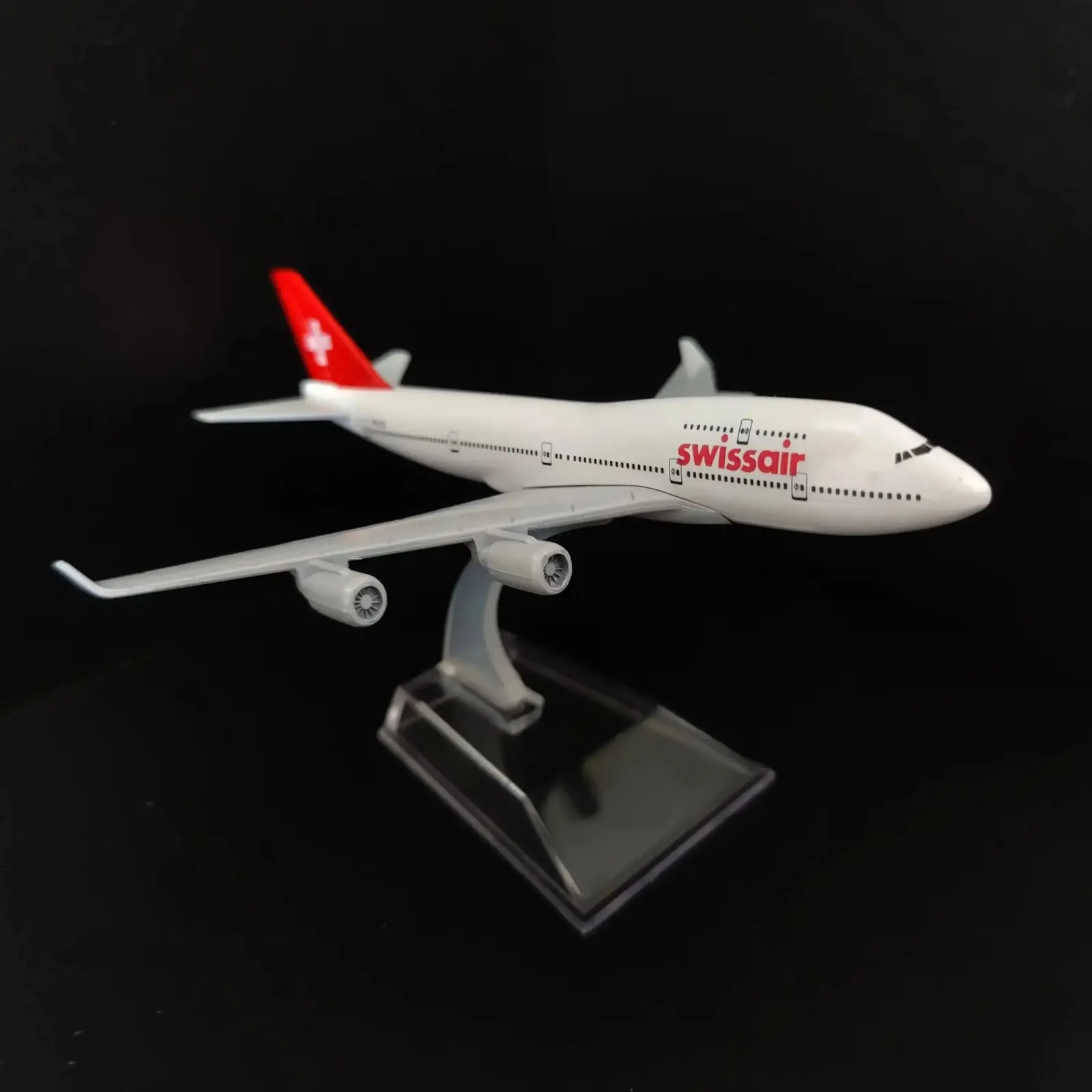 Échelle 1 400 Replica Aircraft Swiss Air B747 Airlines Boeing Airbus Diecast Model Aviation Miniature Art Decor Boy Toy 240510