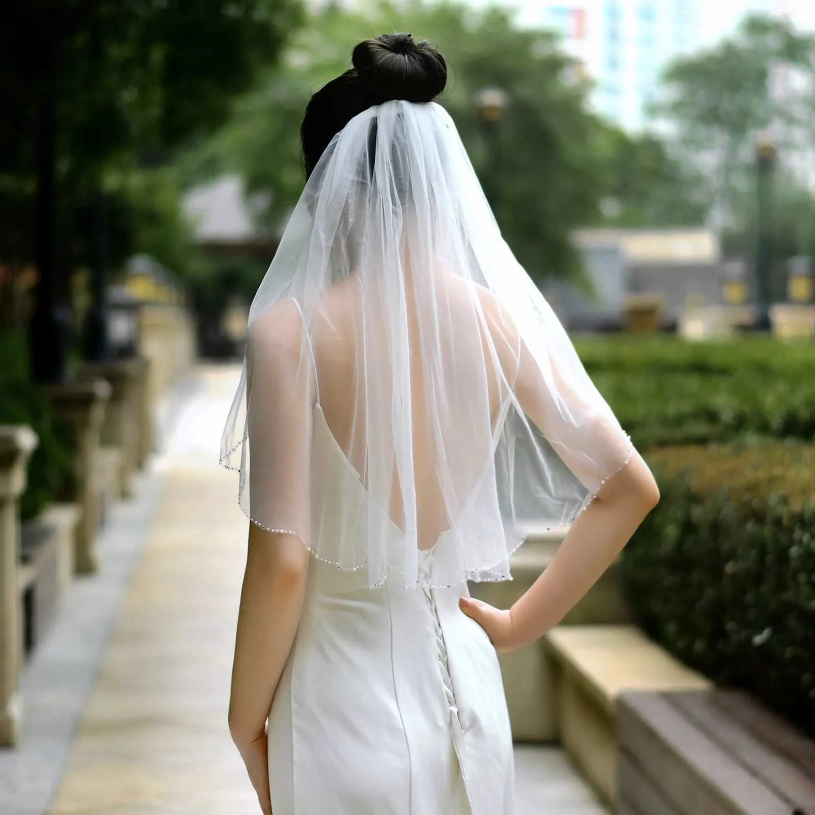 Voal de mireasă scurt cu strass și cristale pentru nuntă_voghion.com