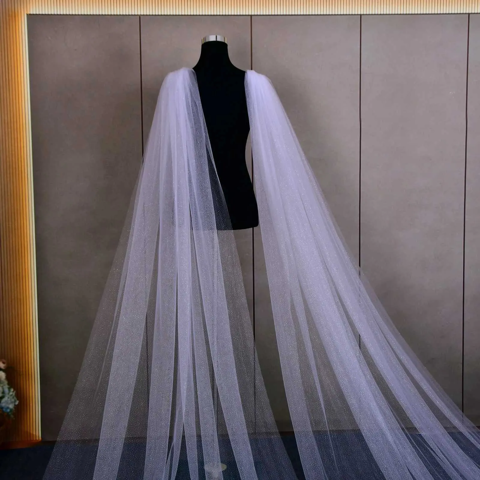 Robe de mariée avec cape pour mariage, châle de mariage_voghion.com