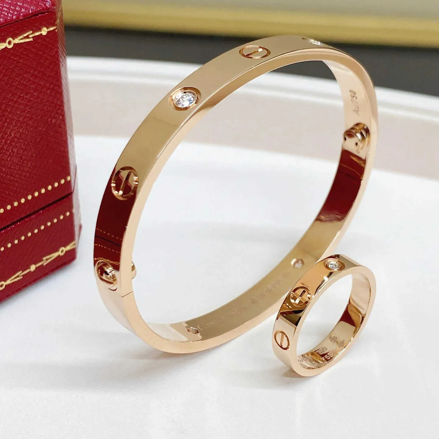 Regalo per braccialette di bracciale di alta qualità Vendita online Gold Love Wide Classic Bracciale Female 18K Rose Fashion Light con carrello comune