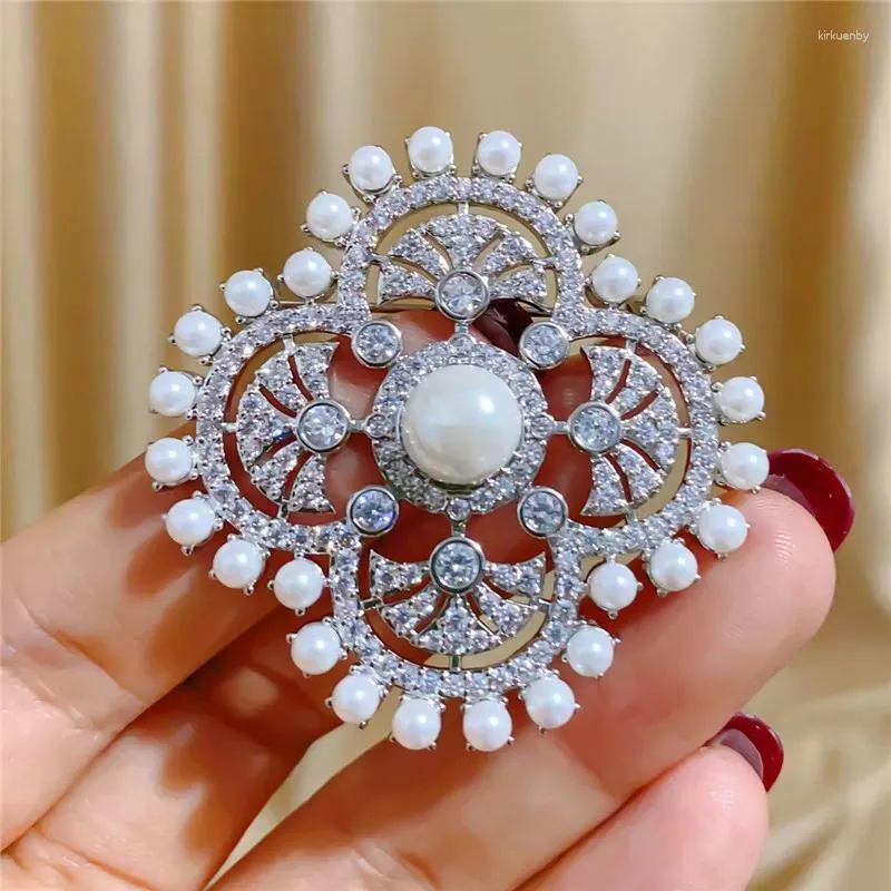 Broches Design pinos de casamento de moda para senhoras Declaração Pearls Flower Geométrico Corto Pin Bouttoniere
