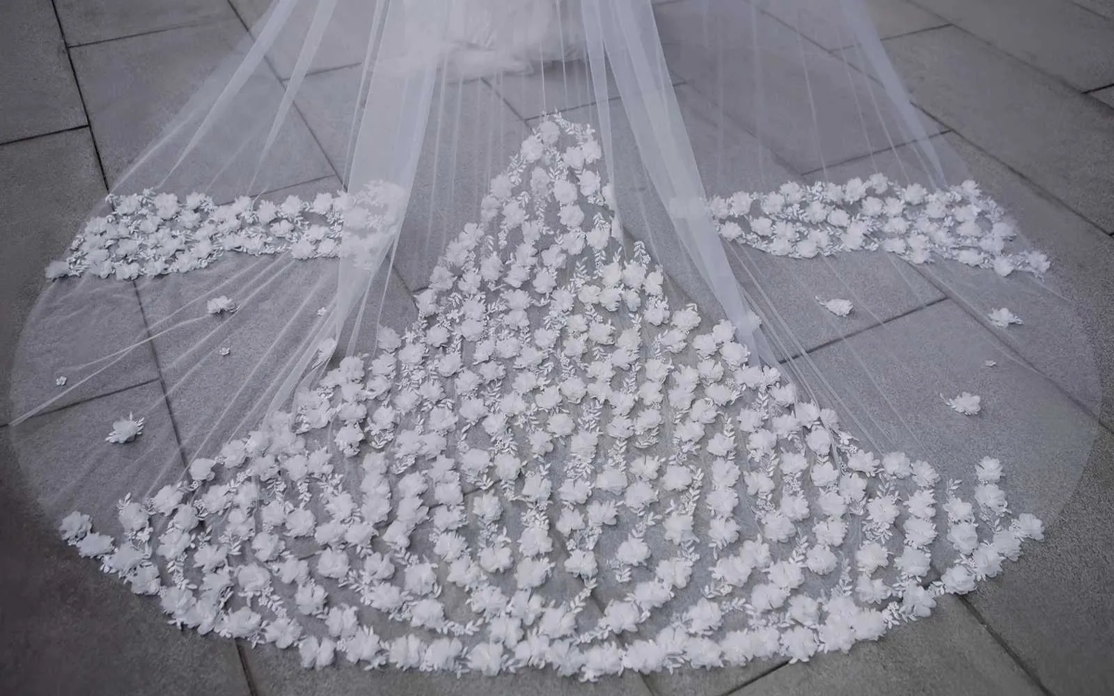 Hair Jewelry V123 Full Flowers Lace Beaded Wedding Veil Long Cathedral Style Soft Bridal Illusion with Comb Bride_ipsvogv.com