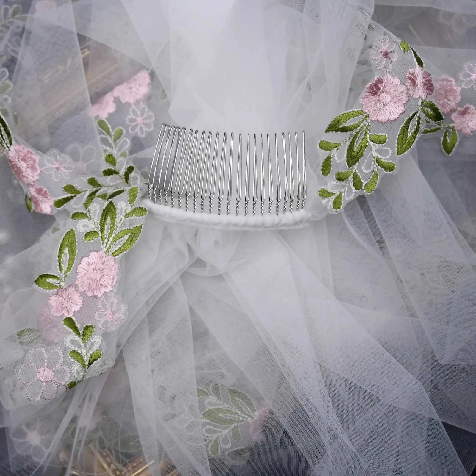 Jóias para cabelo Véu curto Véu de renda com borda véus de noiva 1 camada comprimento da ponta do dedo Mantilla vestidos de noiva macios acessórios para_voghion.com