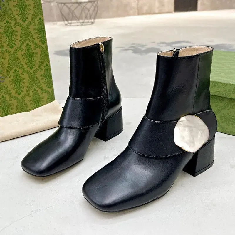 Damskie buty designerskie skórzane buty Martin Modna wiosna i jesienne krótkie buty kwadratowe palce metalowe temperament brytyjski styl