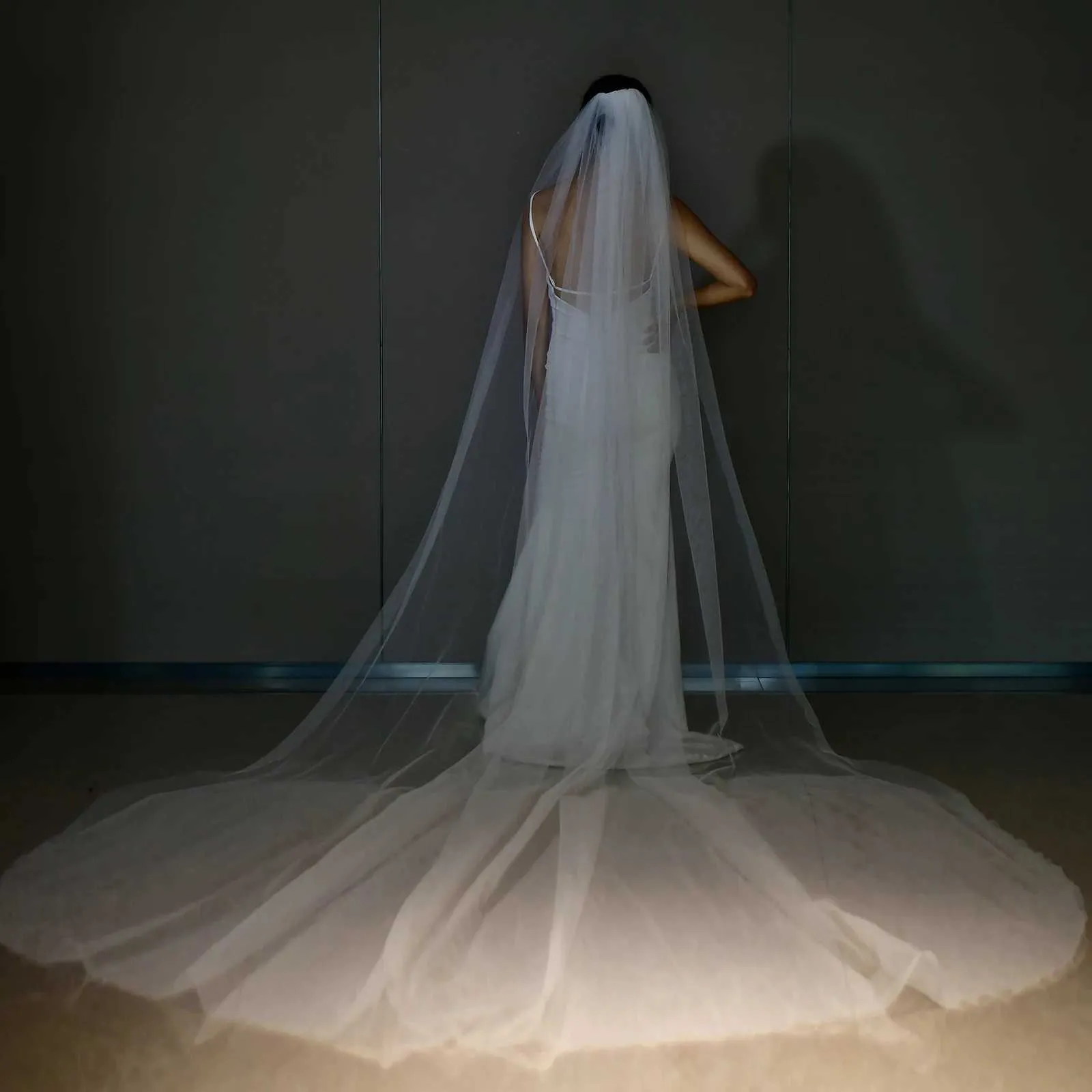 Gioielli per capelli M92 Velo lungo con pettine Velo da sposa cattedrale semplice 1 livello Bordo tagliato Sheer Soft Tulle120in Ampio matrimonio_voghion.com