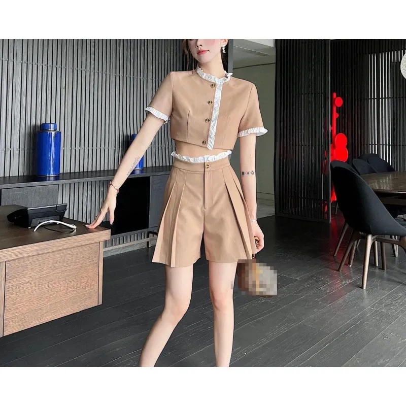 Stylish Summer Color Clashing Suit with Wooden Earring Splicing Design, Metal Buckle Decoration, and Pressed Pleat Shorts - Trendy Fashion Statement