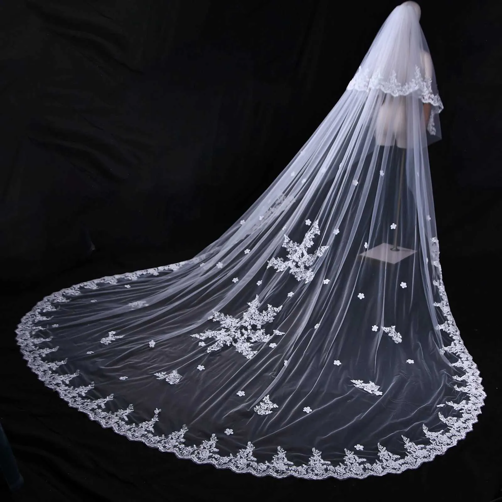 Bijoux de cheveux Voile cathédrale à 2 niveaux Appliques en dentelle Voiles de mariée avec fard à joues Accessoires de mariage en tulle mantille doux pour_voghion.com