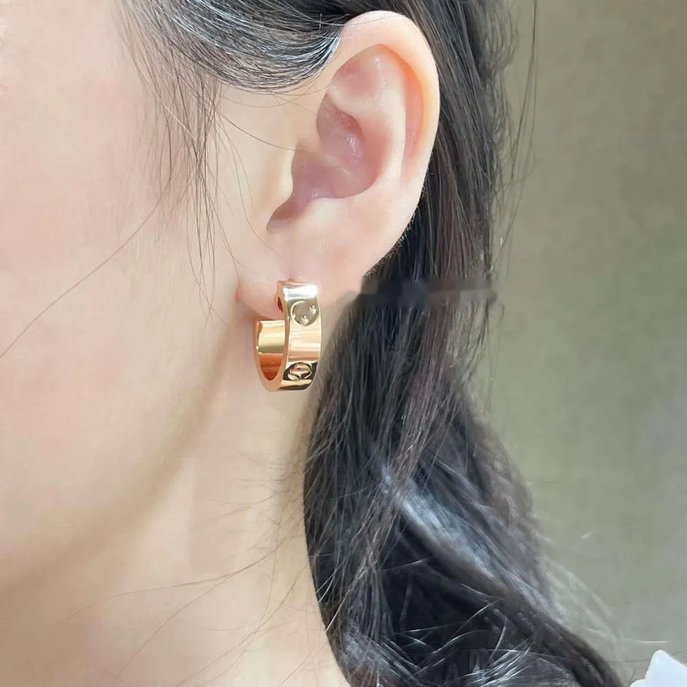 Luxe Sliver Love Oorbellen voor vrouwen met diamanten oorbellen top V-Gold vergulde 18K klassieke oorbellen volledige diamanten geometrische eenvoud oorbellen