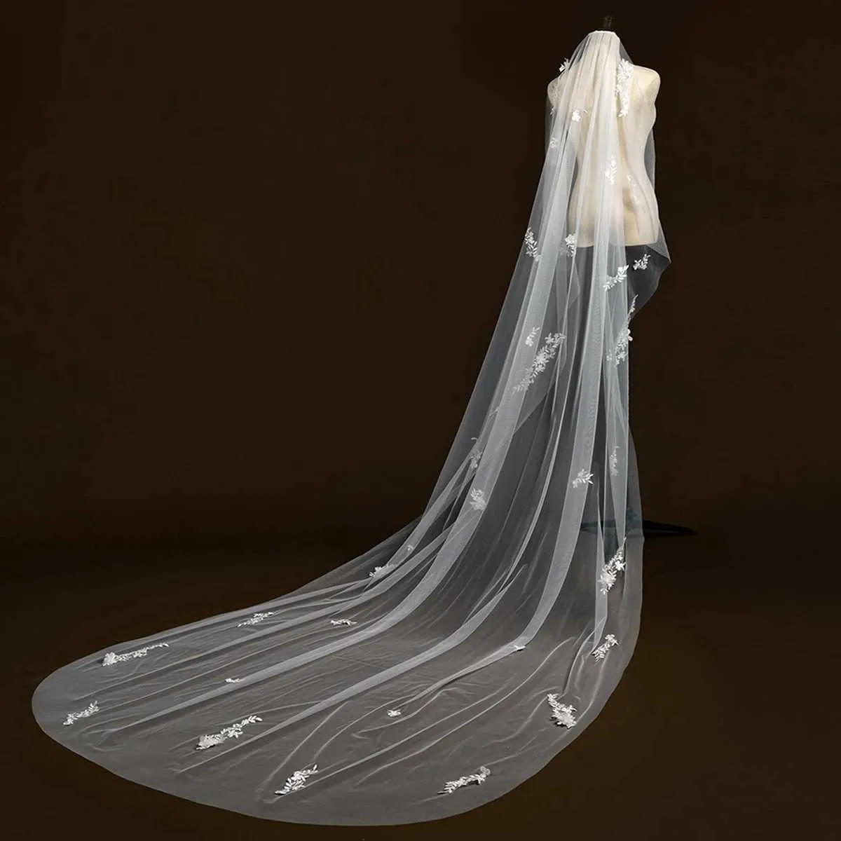 Haarschmuck Eleganter Spitzen-Hochzeitsschleier mit Perlen 3D-Blume Lange Kathedrale Weiche Brautillusion mit Kamm Brautzubehör_voghion.com