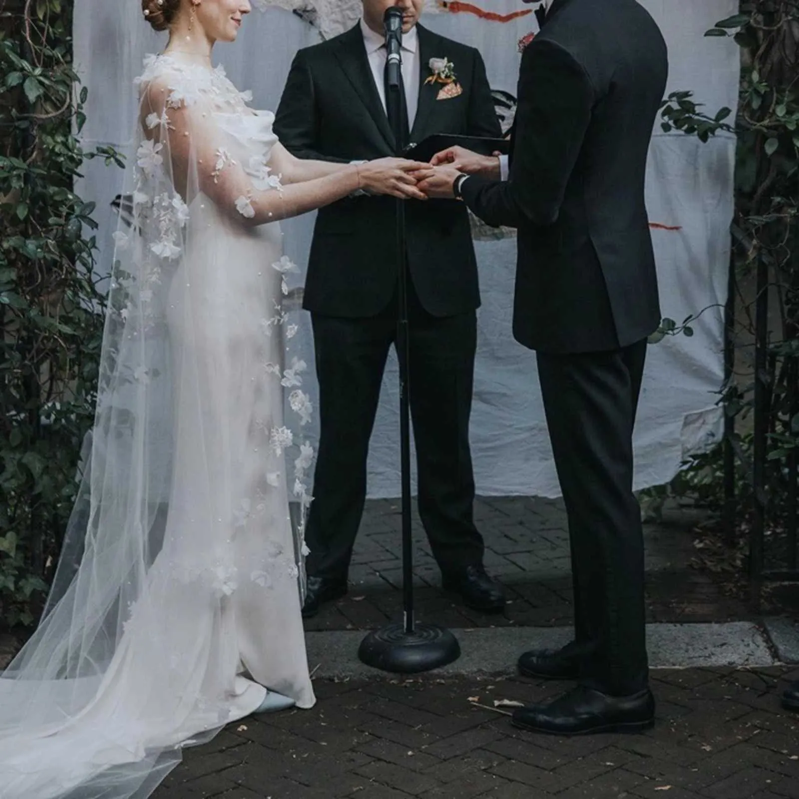 Brudslöja cape med 3d blommor bröllopshåraccessoarer för brud_voghion.com