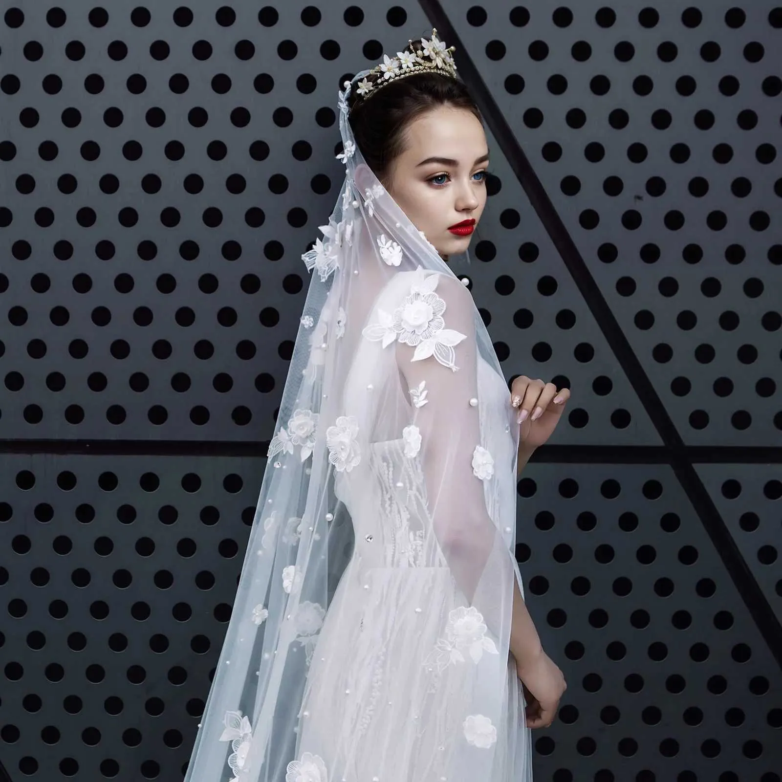 Gioielli per capelli V120 Strass larghi Velo da sposa in cristallo Fiori Perle lunghe da cattedrale Perline Accessori da sposa Illusion_voghion.com