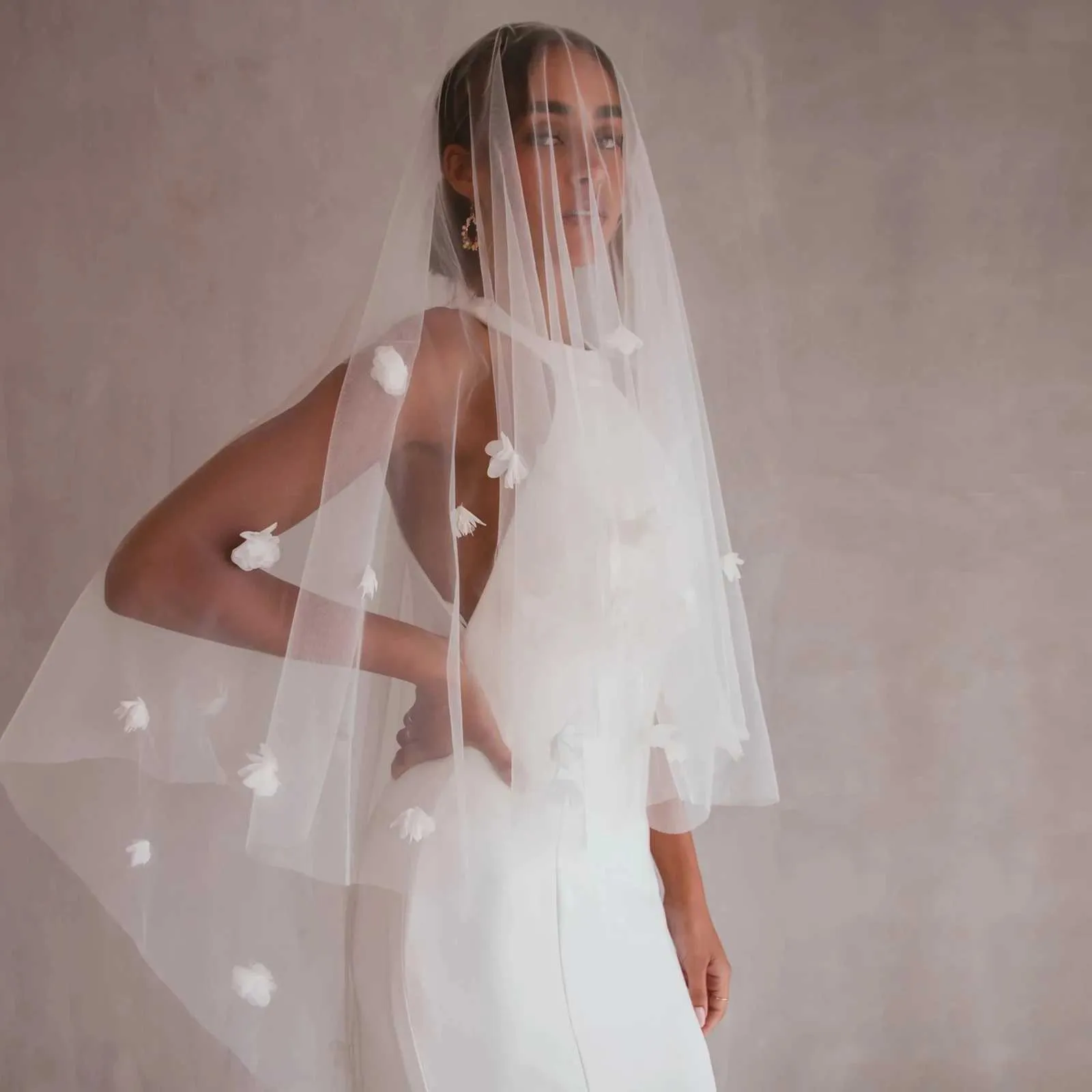 Hair Jewelry V111 2 Tier Blush Floral Wedding Veil Fabric 3D Flowers Scattered Drop Bridal Illusion with Comb Cover Face_voghion.com