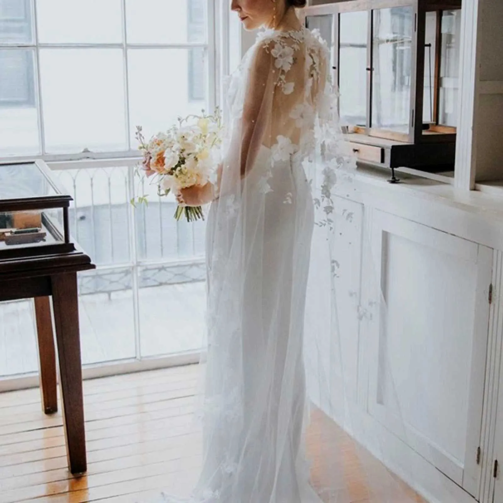 Brudslöja cape med 3d blommor bröllopshåraccessoarer för brud_voghion.com