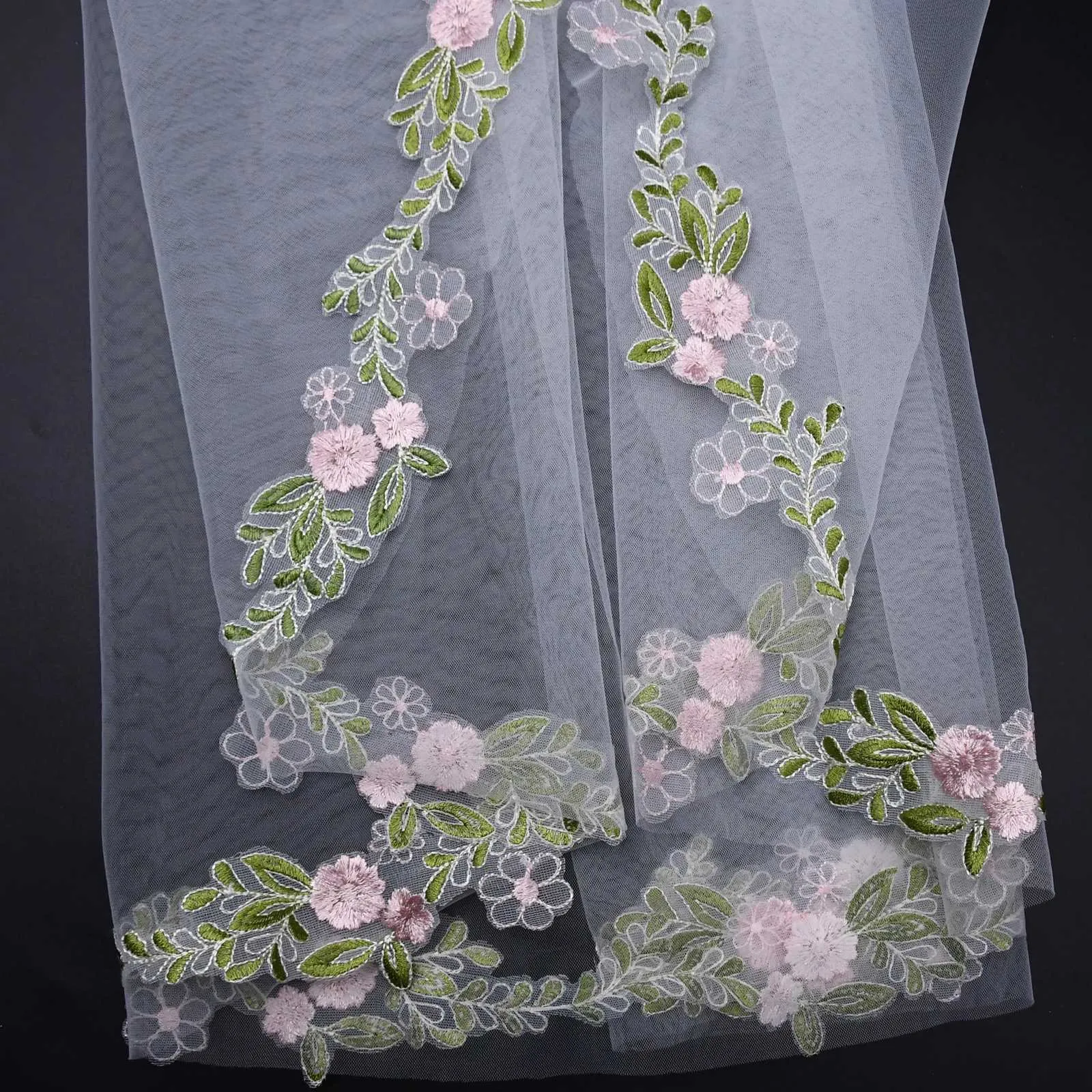 Jóias para cabelo Véu curto Véu de renda com borda véus de noiva 1 camada comprimento da ponta do dedo Mantilla vestidos de noiva macios acessórios para_voghion.com