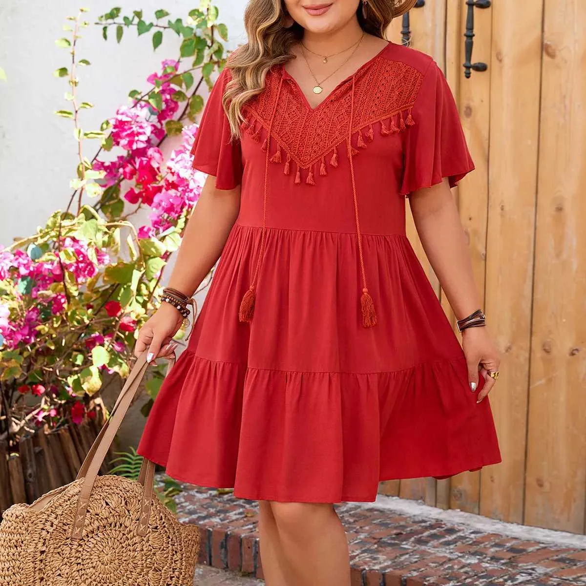 Plus-Size-Kleider plus Größe solide Venecke Frauen Kleider Kurzer Rüschen Slves Stufe A-Line Böhmenrobe Draw String lässig Lady Urlaubskleidung Y240510