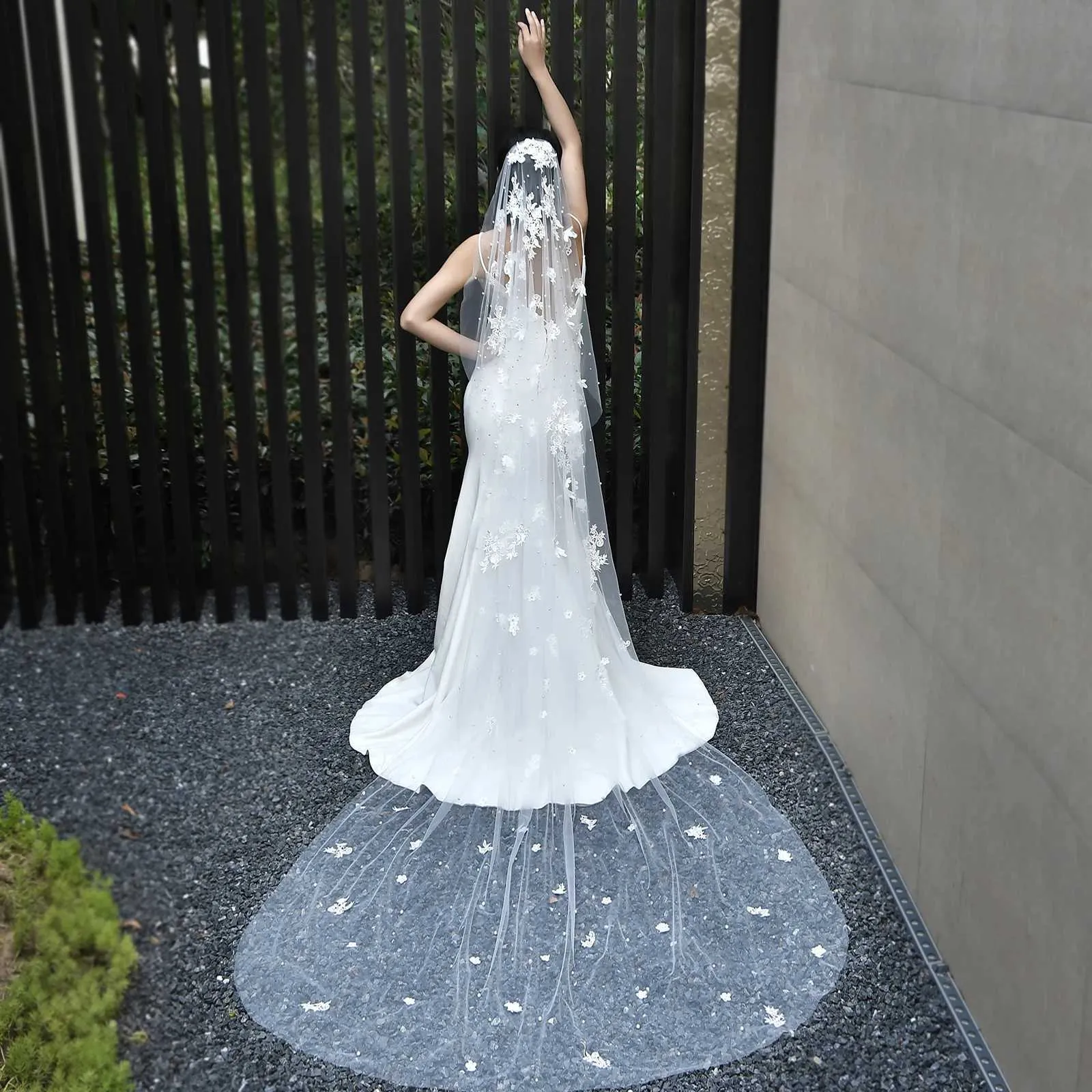 Hair Jewelry Long Veil Cathedral Length Bridal Veils 1 Tiers Lace Appliques Pearls Beaded Wedding Accessories_ipsvogv.com