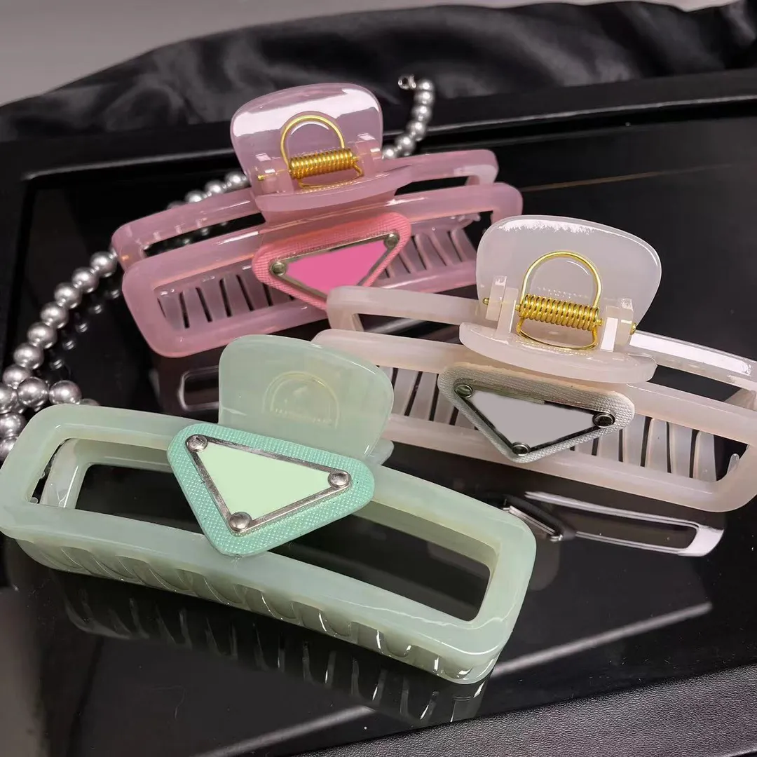 Brampe di lettere P geometriche di lusso Donne Clip per capelli triangolari invertiti Clip artiglio di colore solido grande per le ragazze Accessori Designer Accessori