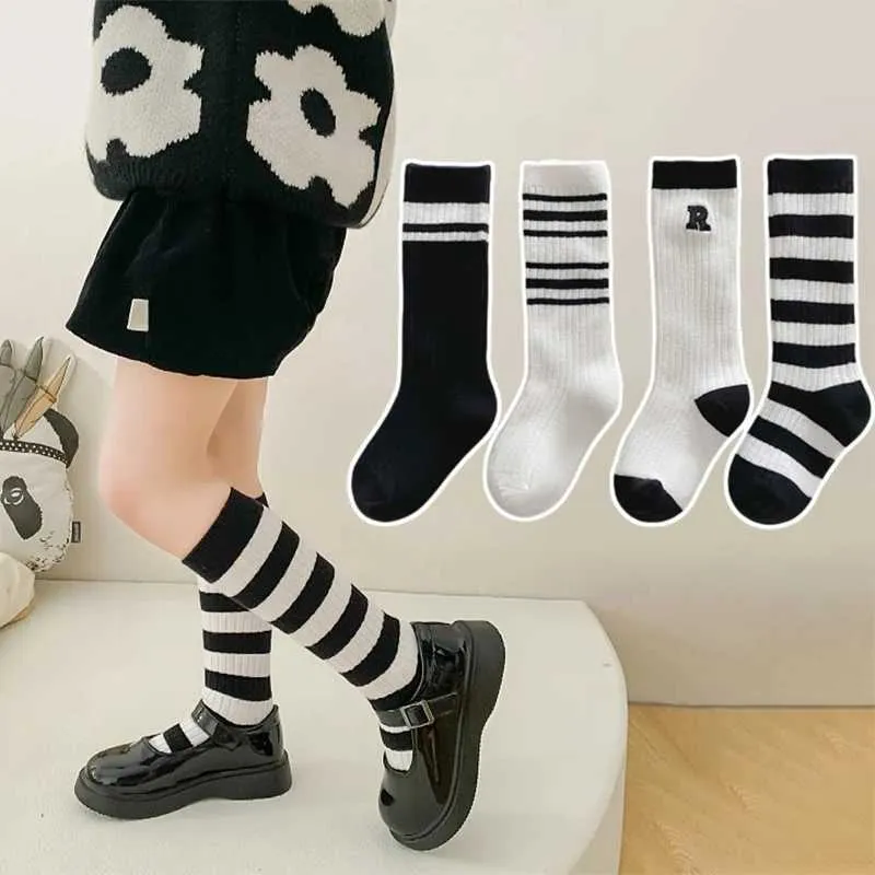 Chaussettes pour enfants chaussettes de sport à rayures blanches et noires pour écoles pour enfants bas de genou coréen Produits bébé pour garçons et filles D240513