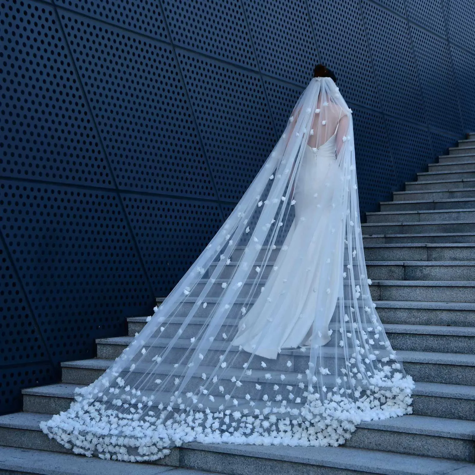 Long Cathedral Bridal Veil With 3d Flowers And Comb For Wedding_voghion.com