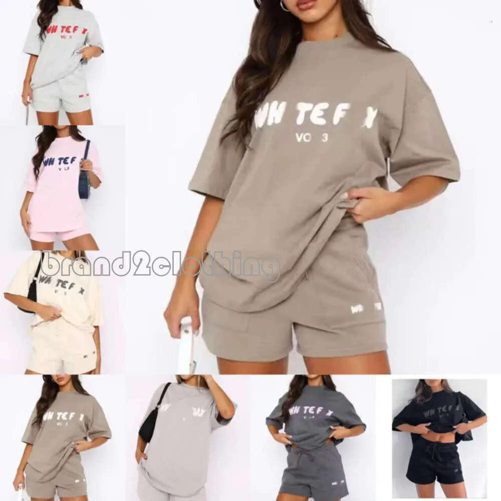 Women Tracksuits Two Pieces Designer Summer New T-shirt Set Fashion Sports Foam Sleeved Pullover Short Sportwear 7 Colours