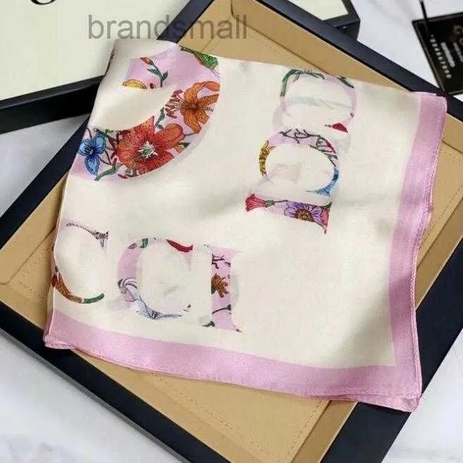 12 1STYLE SILK SCARF HEAD SCARF для женщин Зимние роскошные шарфы Высококлассные буквы Дизайнерские шарфы.