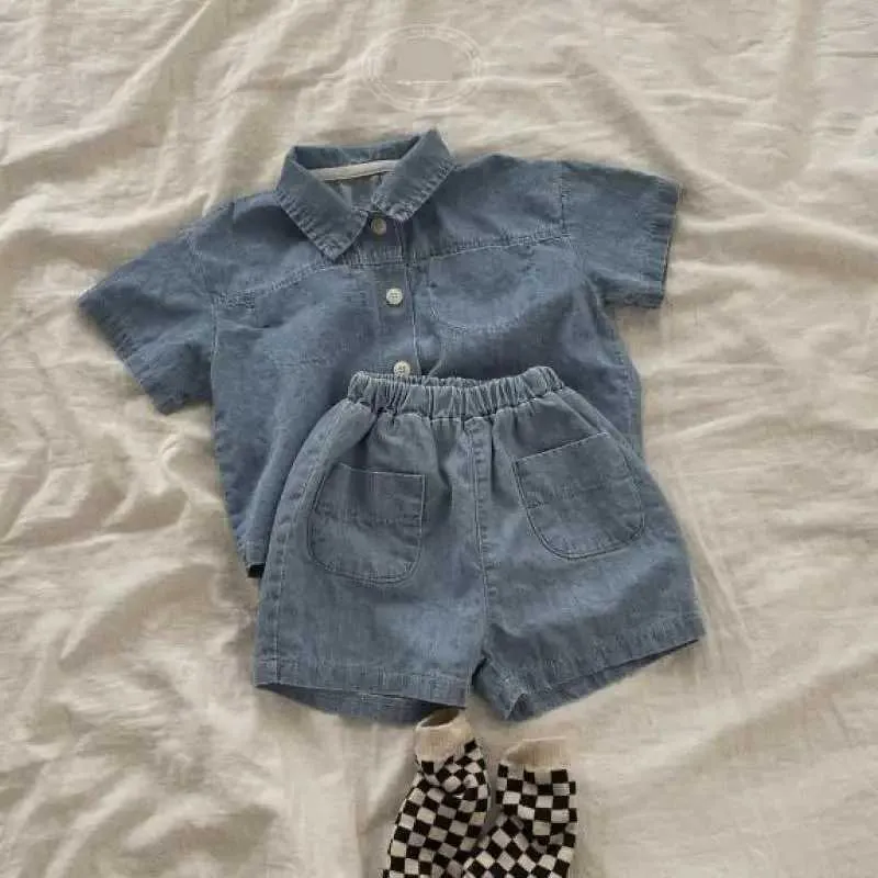 Ensembles de vêtements 2017 NOUVEAU bébé bébé à manches courtes en denim à manches à manches à manches courtes Ensemble de vêtements solides garçons et filles shorts décontractés 2 pièces mignons jeans pour enfants Setl240513