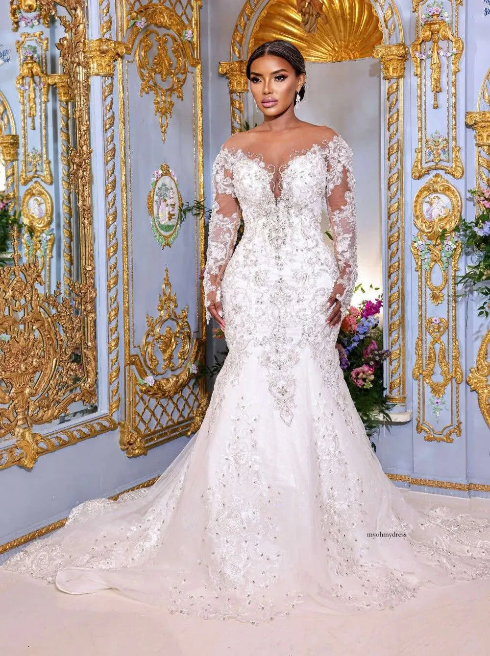 2024 Robes de mariée de sirène arabe sexy illusion bijou du cou appliques en dentelle sier cadins en cristal manches longues robes de mariée