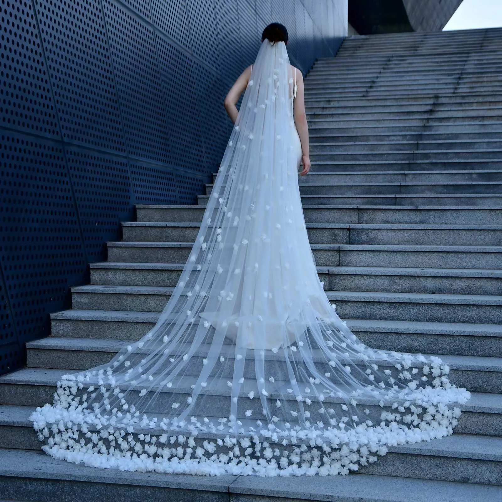 Long Cathedral Bridal Veil With 3d Flowers And Comb For Wedding_voghion.com