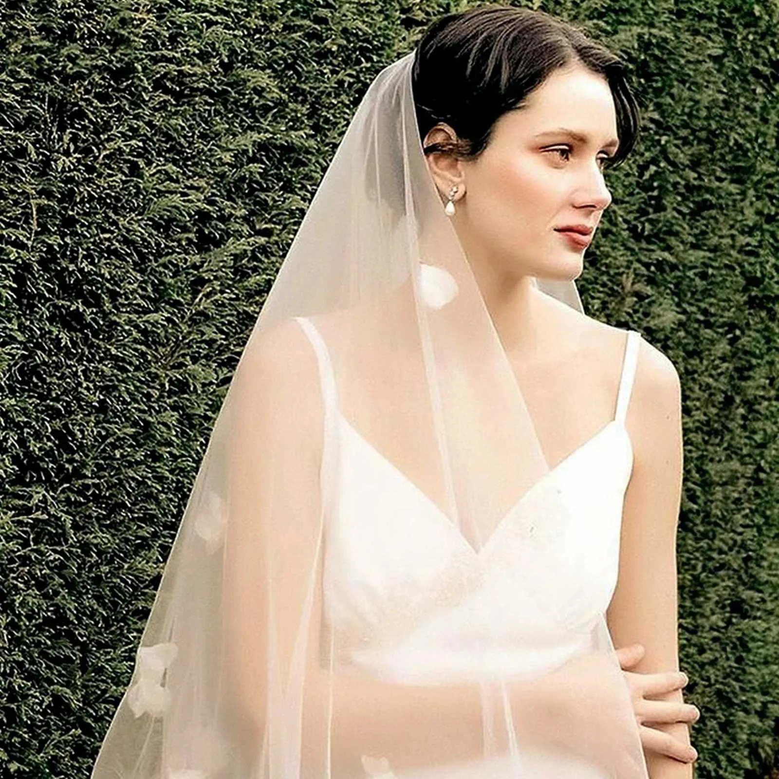 Hair Jewelry V111 2 Tier Blush Floral Wedding Veil Fabric 3D Flowers Scattered Drop Bridal Illusion with Comb Cover Face_voghion.com