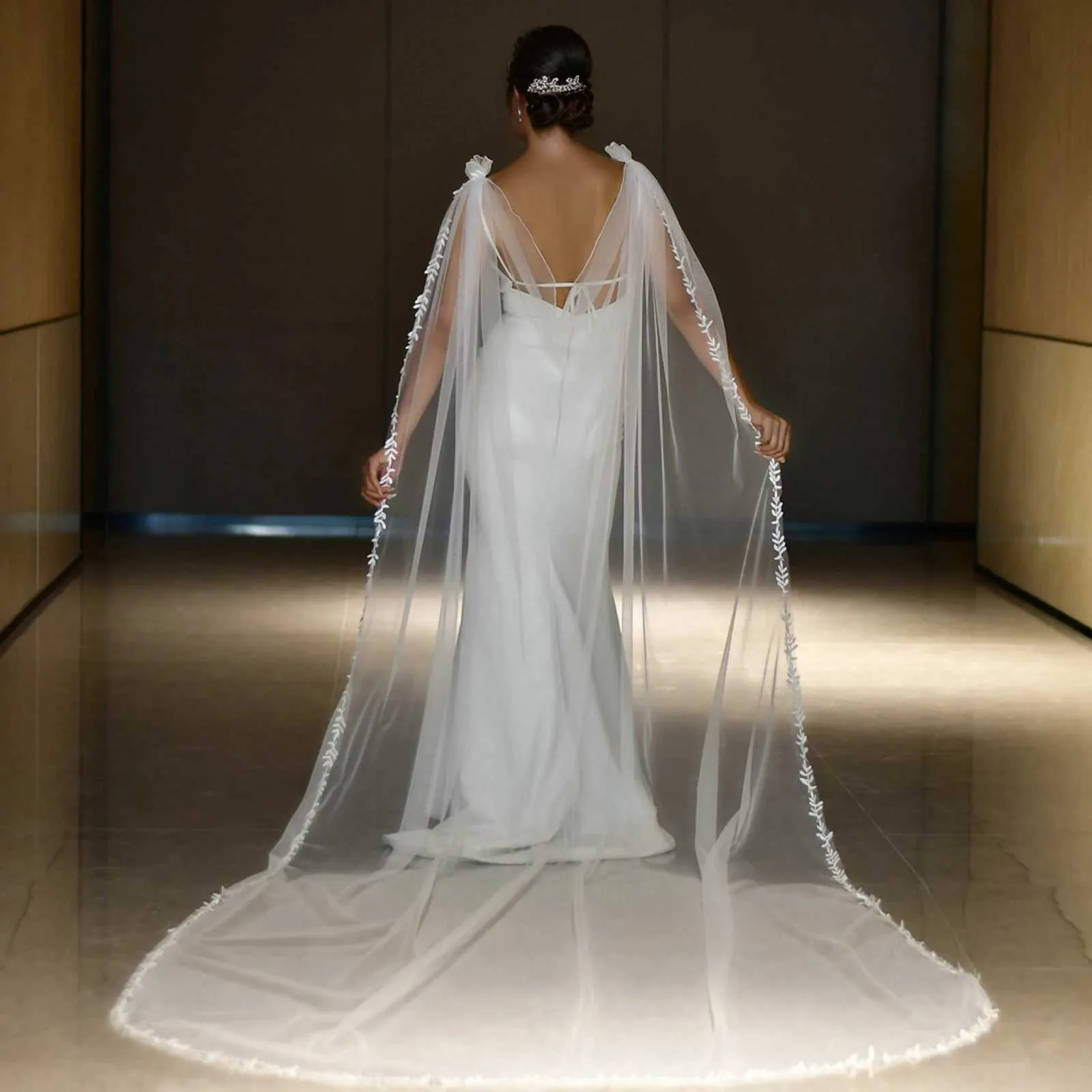 Braut-umhangschleier Mit Spitzenblumen Für Elegante Hochzeiten_voghion.com