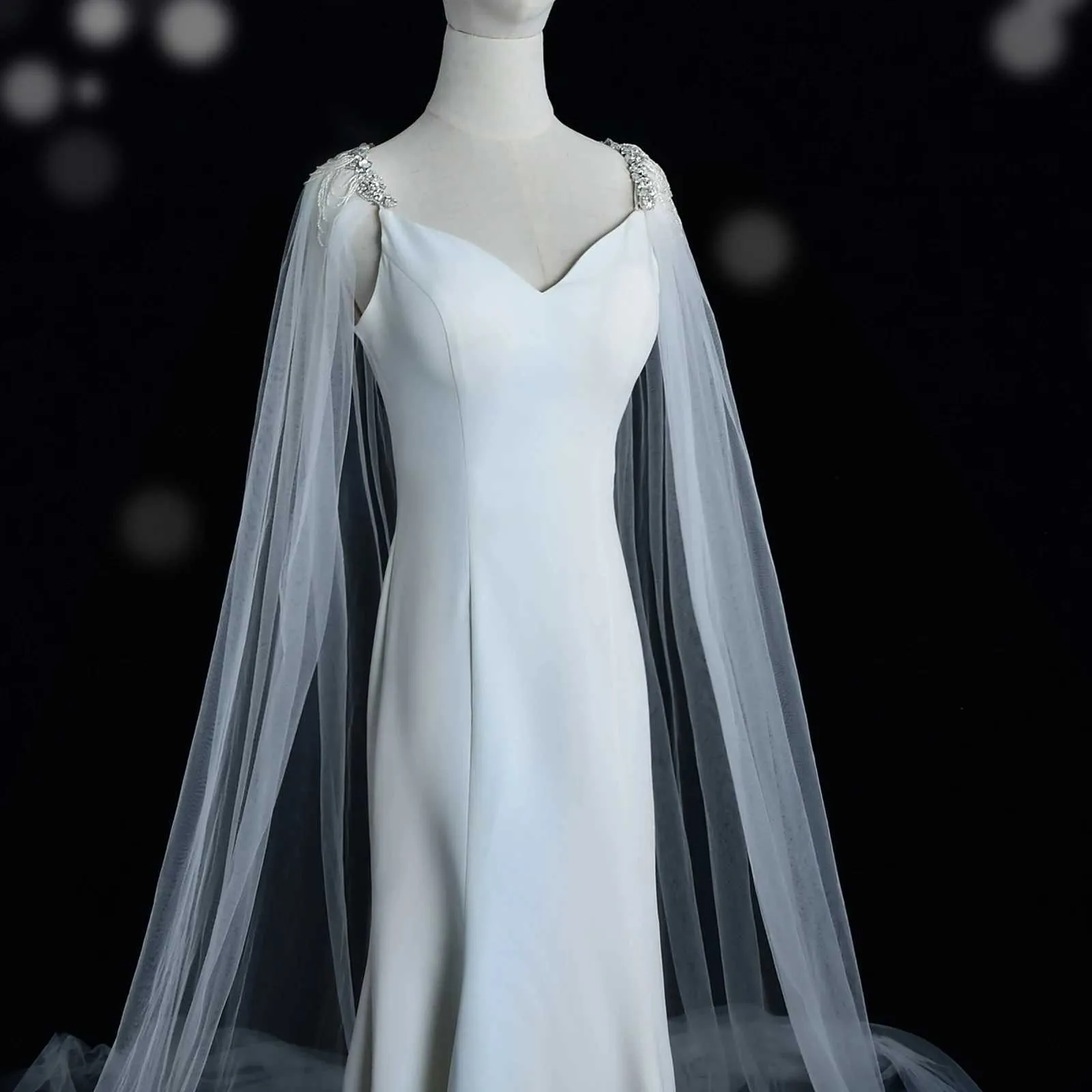 Cappa da sposa perlinata con strass e velo per abito da cerimonia_voghion.com