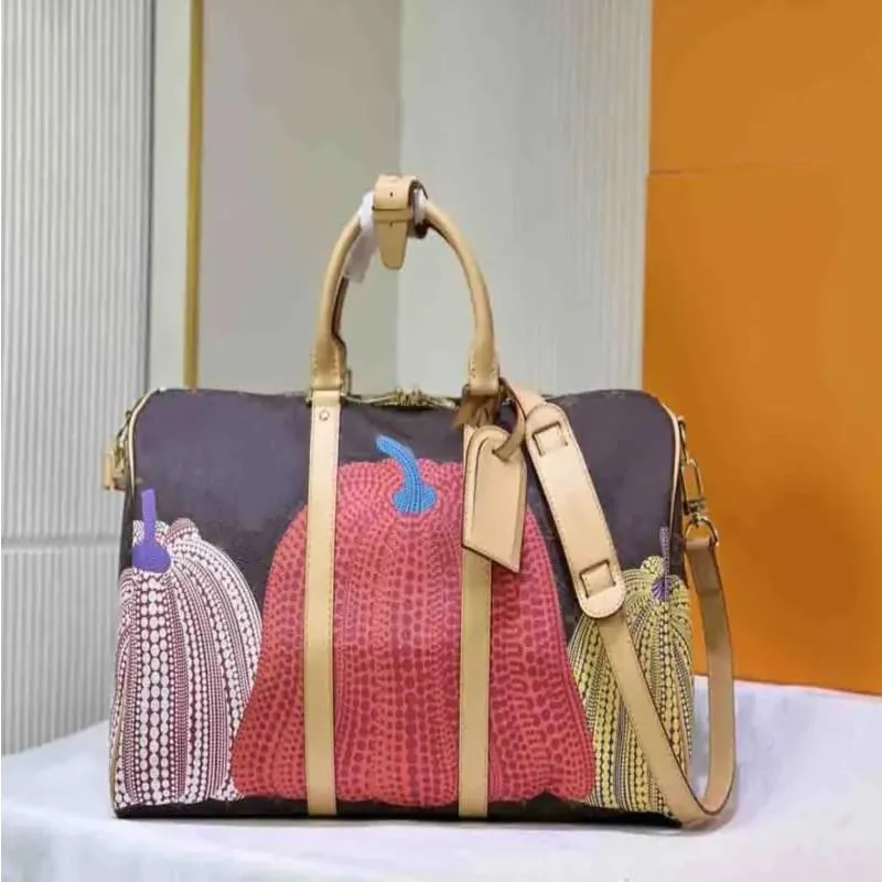 Echte Leder -Herren Reisetasche Reisetasche Gepäck Yayoi Kusama Herren Frauen Designer -Tasche Psychedelic Lacked Large -Kapazitäts -Umhängetasche Snrx
