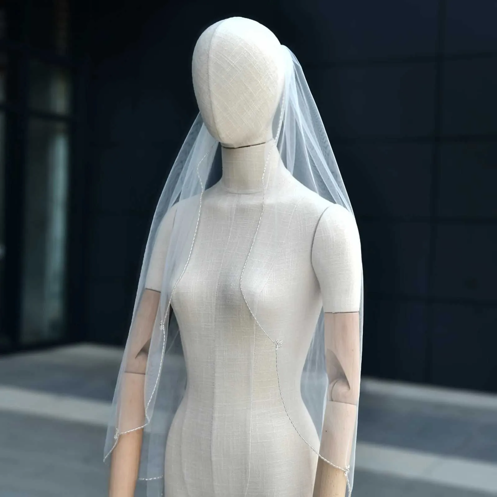 Eleganter Brautschleier Mit Perlen Und Strass Für Brautfrisuren_voghion.com