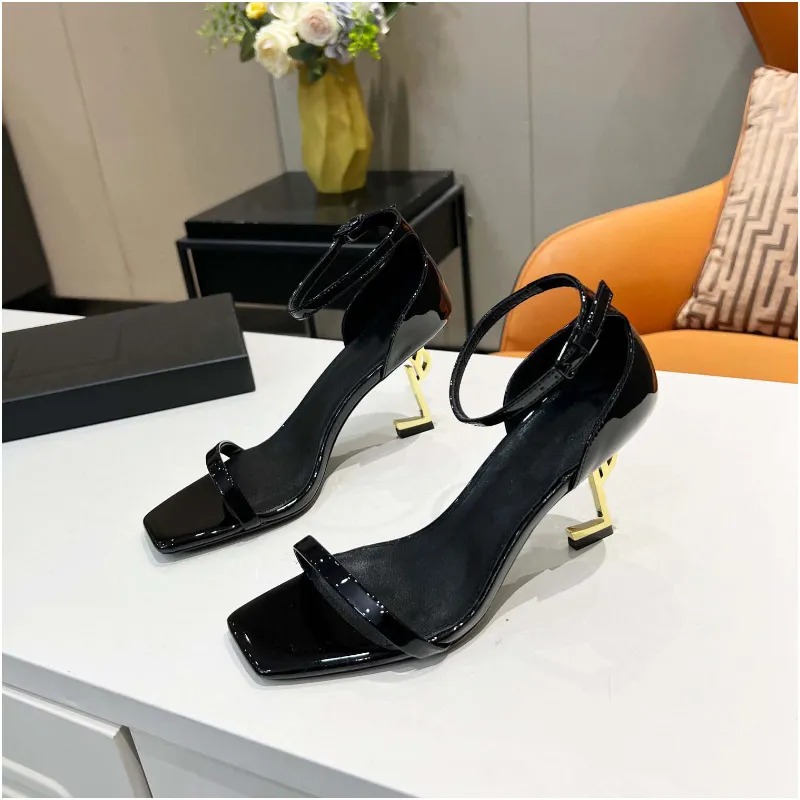 Chaussures à talons hauts classiques Designer Femmes habillées chaussures satin Iraza Haute Couture Career Pumps 8,5 cm High High Sexy Square Head Head Wedding Shoe 35-42 avec boîte 10a