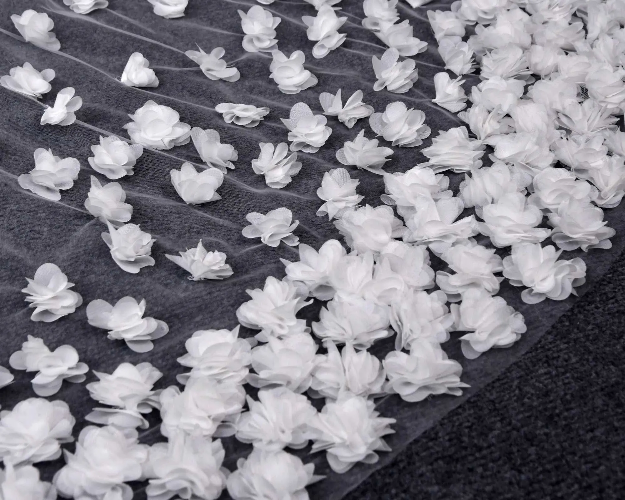 Wedding Veil With 3d Organza Flowers And Comb For Bridal Hair_voghion.com