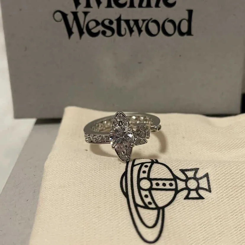 Brand Westwoods High Edition Luxury Luxury Super Flash Horizontal Track Full Set avec un grand ongle de bague en zircon