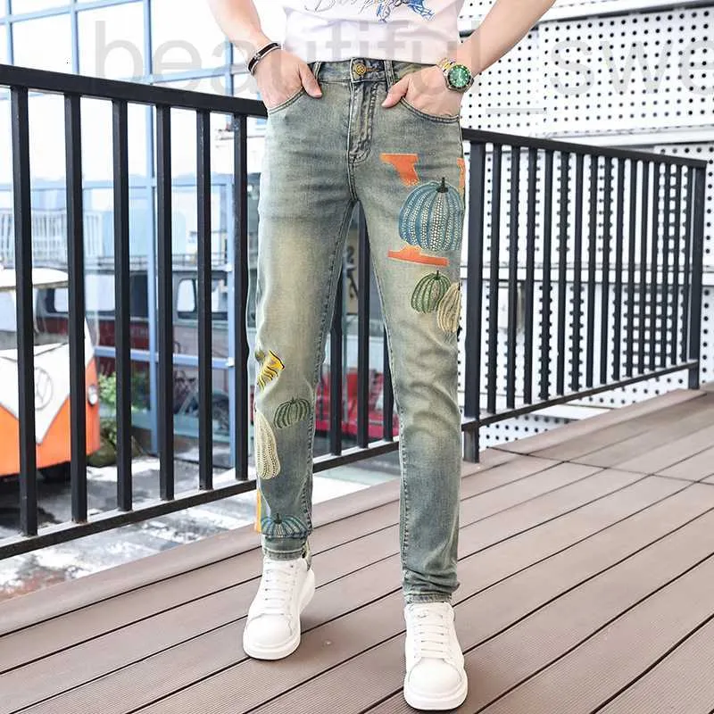 Мужские джинсы дизайнер интернет знаменитые тыквенные джинсы для мужчин весной и летом 2024 года, модные повседневные модные тонкие брюки для маленьких ног Mzyd