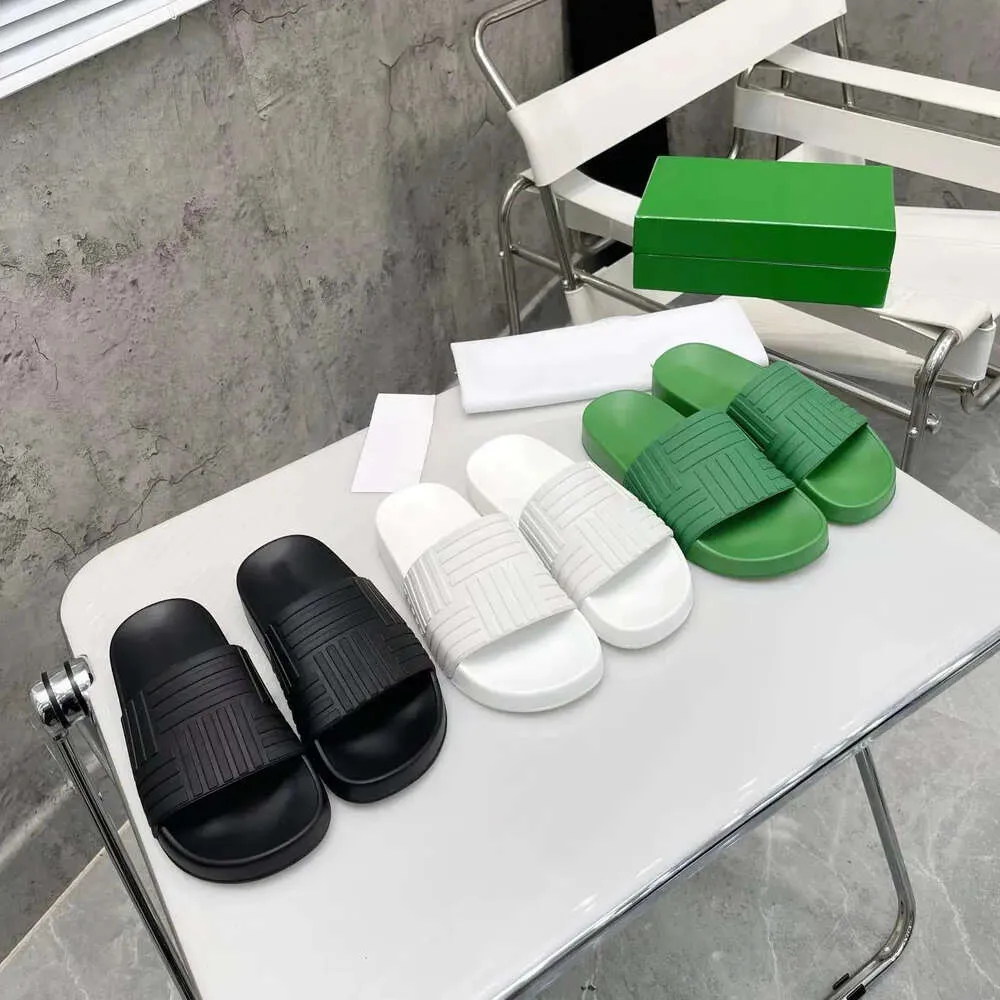 Slippers SLIDER Designer Striped Slides Round Toe Rubber Slipper Summer Beach Slide Green Sandal RESORT SPONGE Couple Sandals Men Women Flip Flops saa s