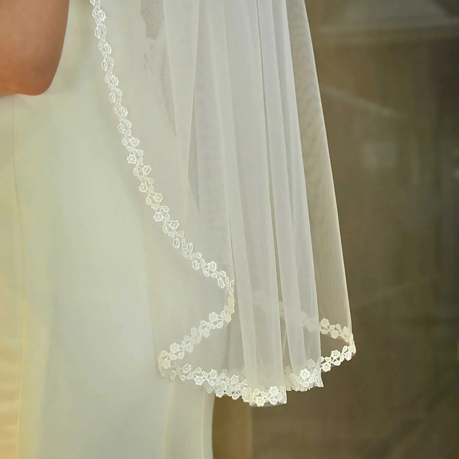 Gioielli per capelli MZA04 Veli Sposa Fiori Vite Applique Pizzo Bordo Matrimonio Parziale Trim 1 Tier Valzer Velo Accessori Sposa_voghion.com