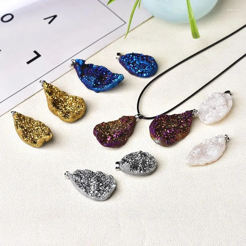 Party Favor Natural Agate Cave Crystals Elektroplatta Oregelbunden DIY -handgjorda ädelstenar Pendant Shiny Gem Sparkling Healing Stone Necklace