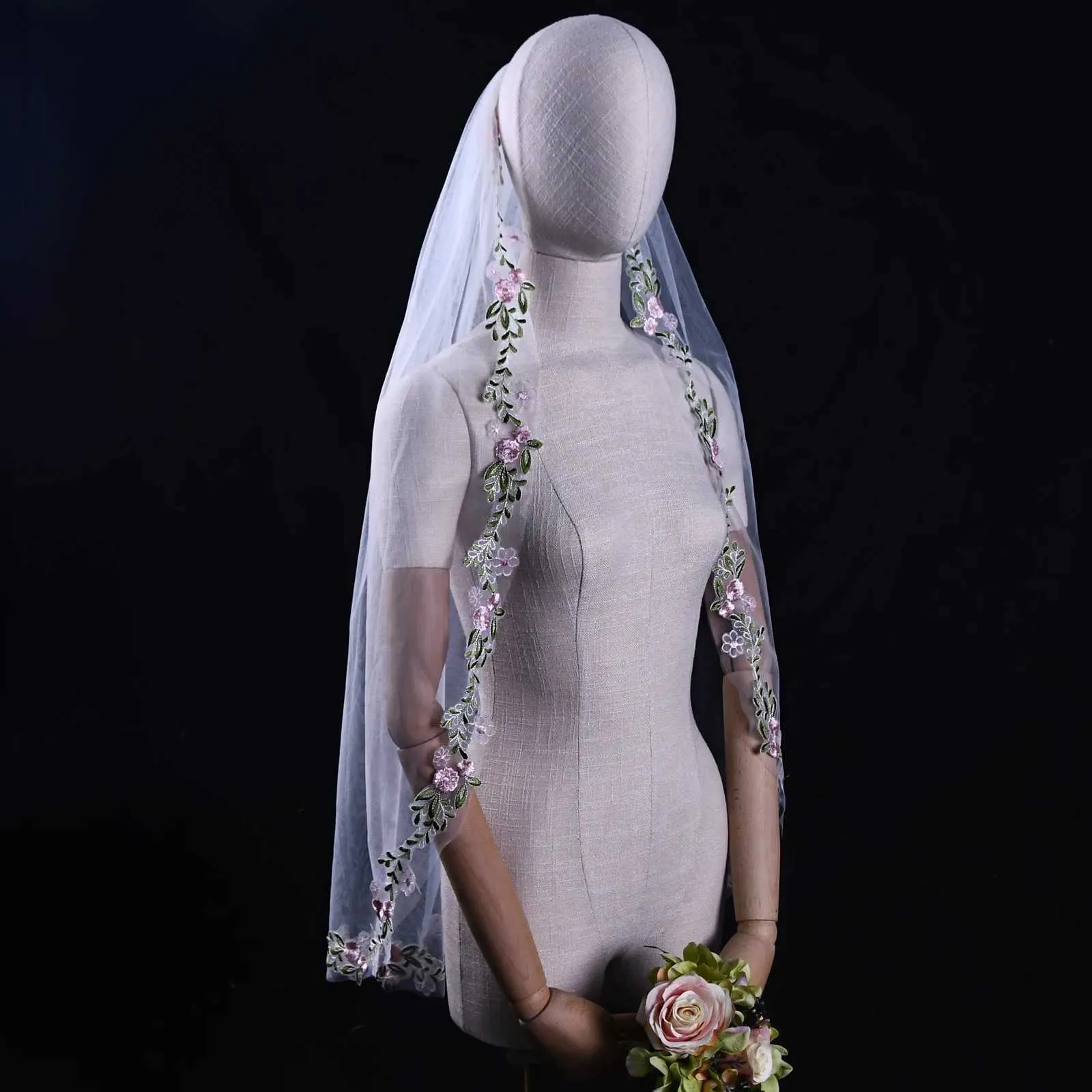 Hair Jewelry V199 Short Bridal Soft Elegant Lace Edged 1-Tier Fingertip Length Veil with Comb Perfect Wedding Dress_voghion.com