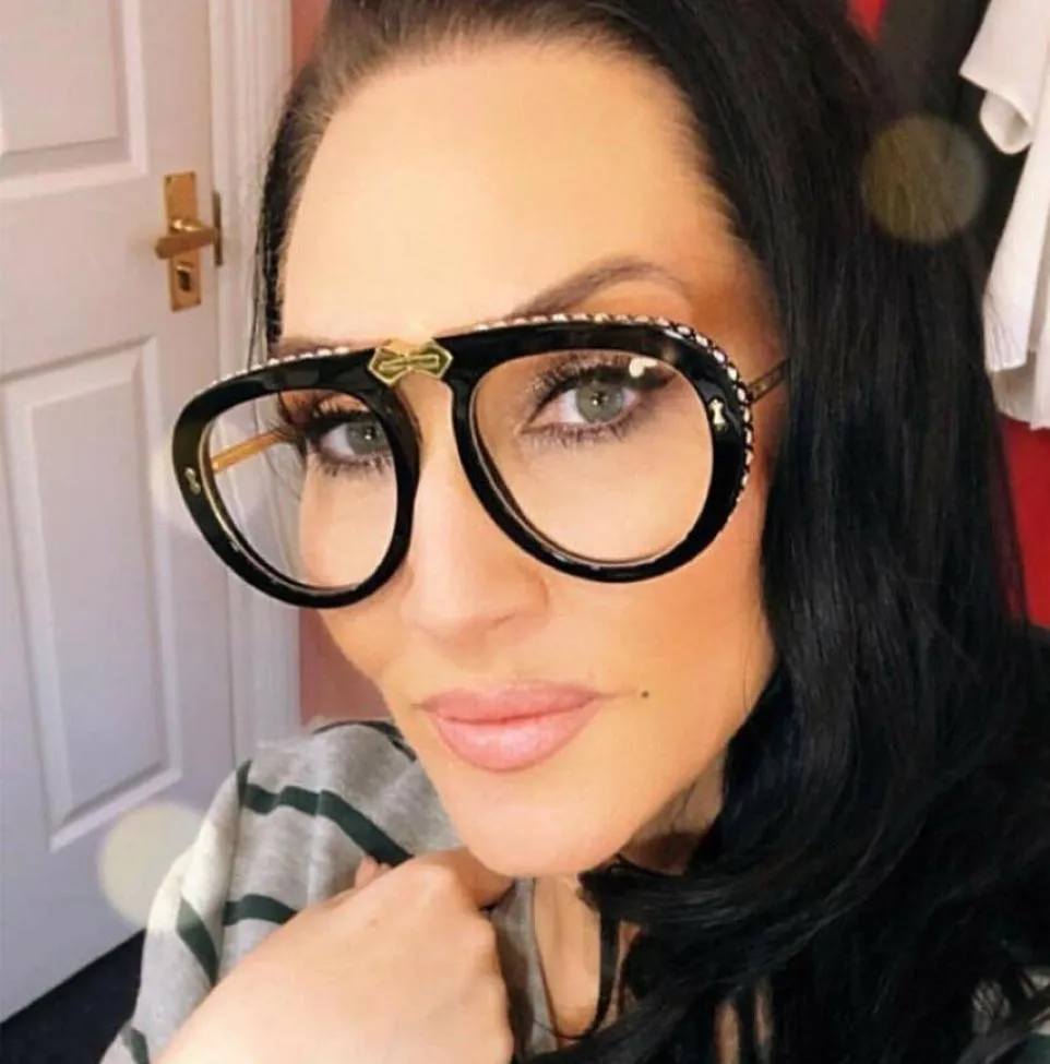Óculos de sol dobráveis de piloto de wholerhinestone moda moda 2019 women039s copos designer tonalidades retrô sexy grandes óculos de sol lunete8780456