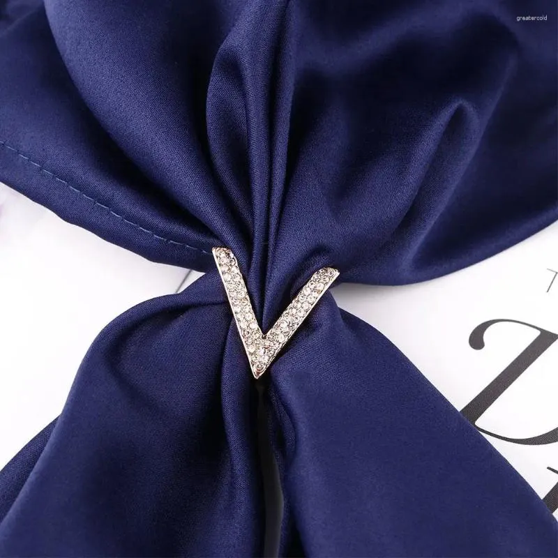 Brosches mode romantisk inlagd strass tillbehör v form sjal spänne brosch smycken halsduk