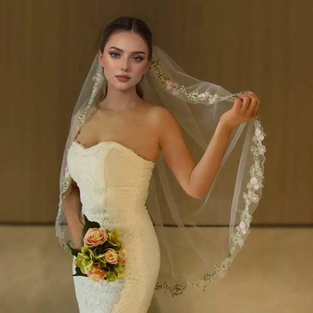 Bridal Veil With Comb Elegant Lace Edge 1-tier Fingertip Wedding_voghion.com